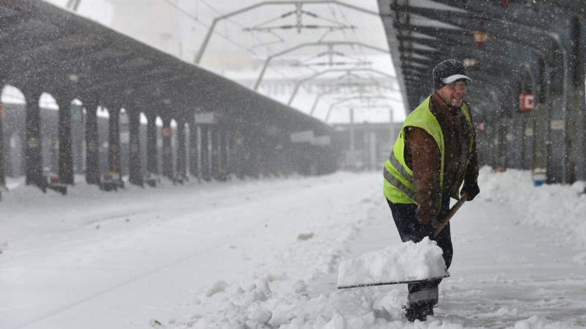 Severe winter weather disrupts transport, power in Southern and Eastern Romania