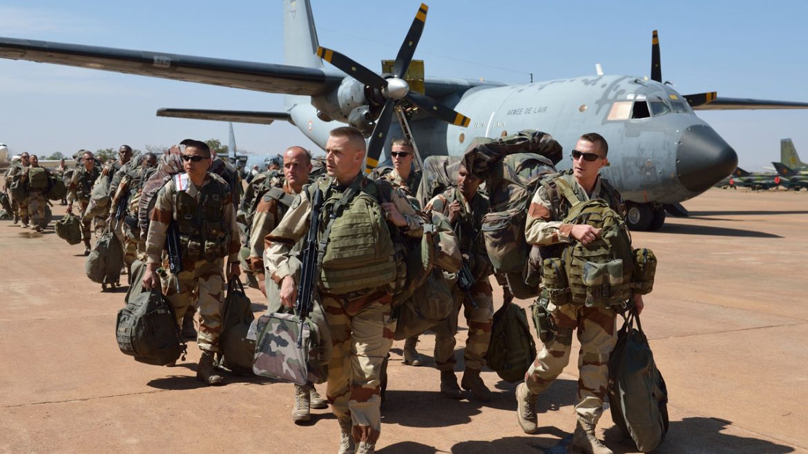 First convoy of French troops leaves Niger