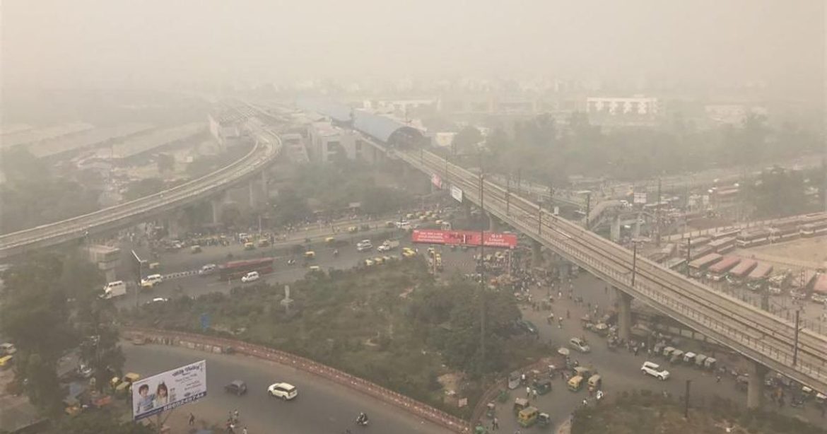 Hundreds of flights cancelled amid thick smog in India