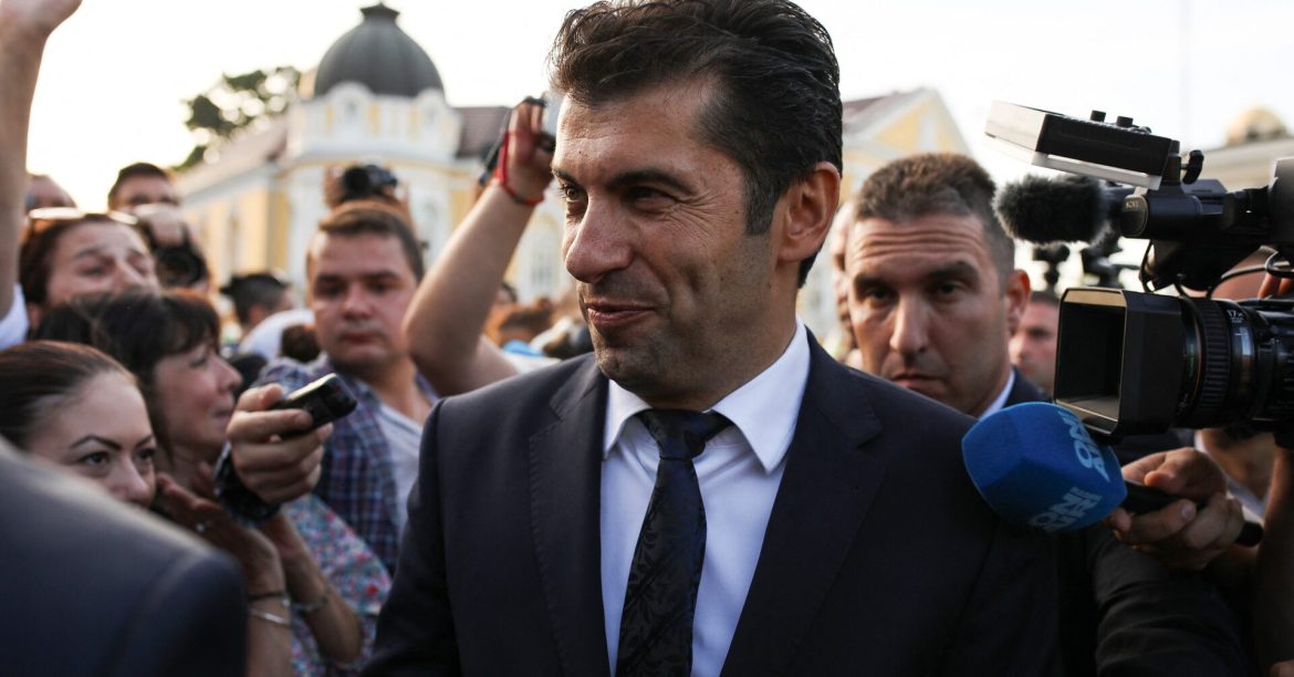 Bulgaria’s biggest political party declines gov’t mandate, early elections loom
