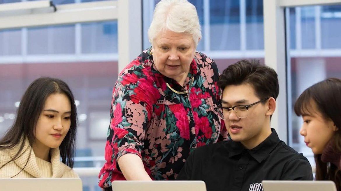 Retired U.S. teacher begins China visit to renew friendship kindled in classroom, taming of desert