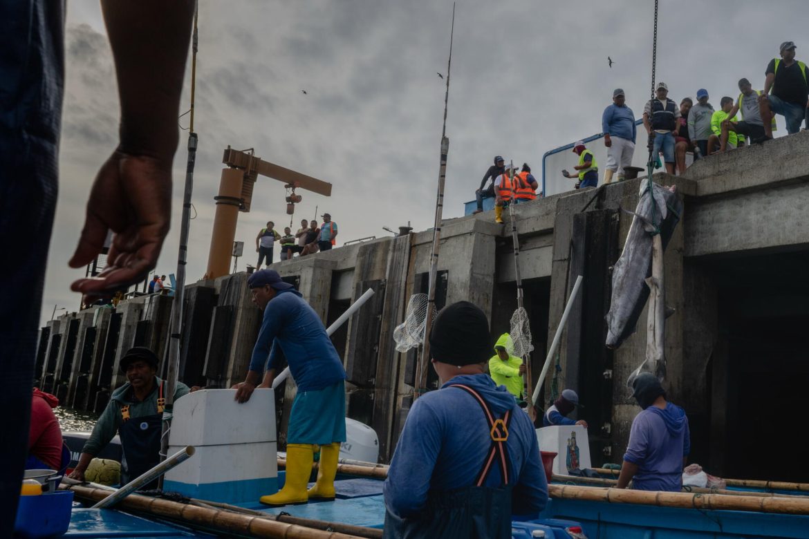 5 killed, 1 injured in attack on fishing boat off southern Ecuador