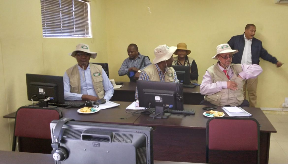 Parliamentarians visit //Kharas community hostels