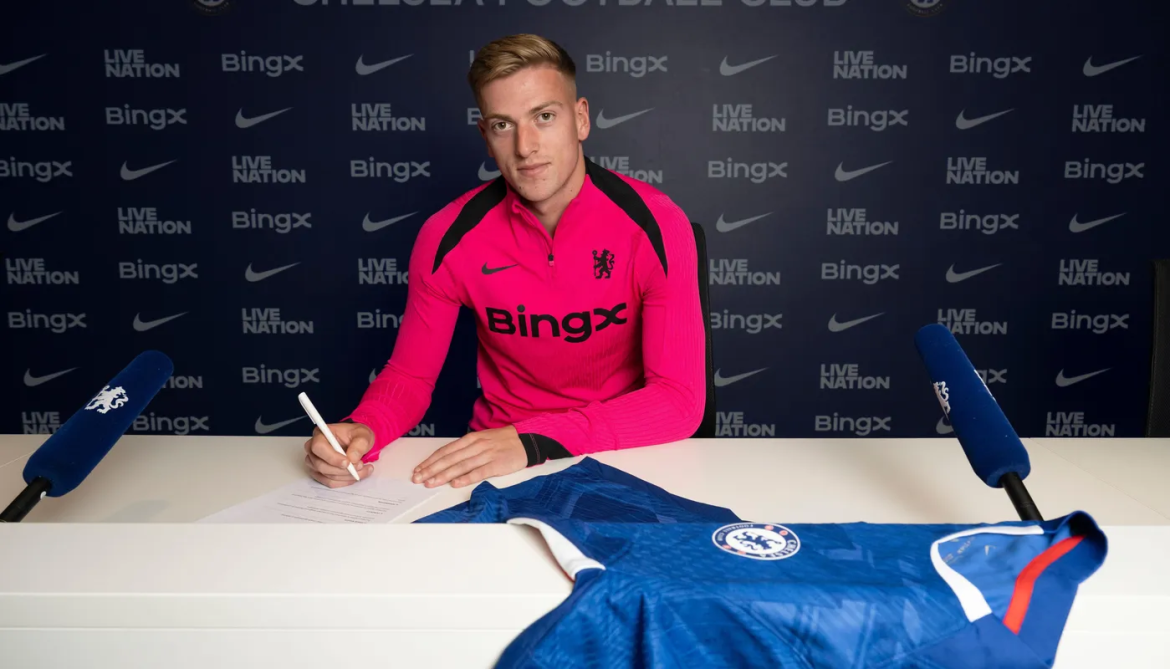 Chelsea signs England U21 striker Delap