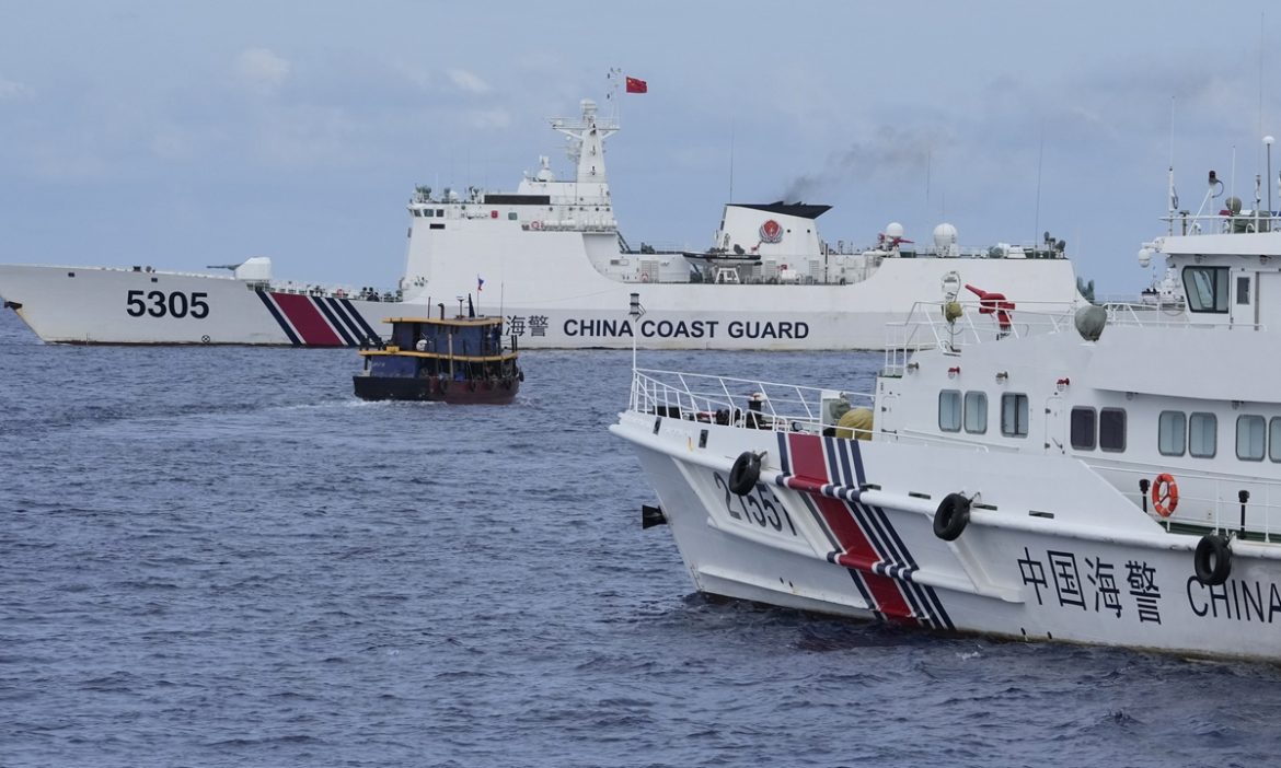 Philippine vessel deliberately rams into China Coast Guard ship in waters near Huangyan Dao: spokesperson