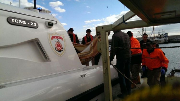 At least 14 migrants die as boat capsizes off Türkiye’s coast
