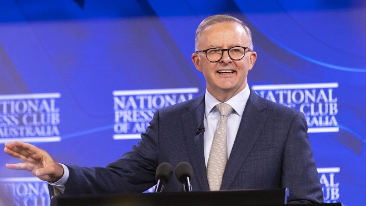 Australia welcomes Middle East peace plan, urging all parties to respect the terms