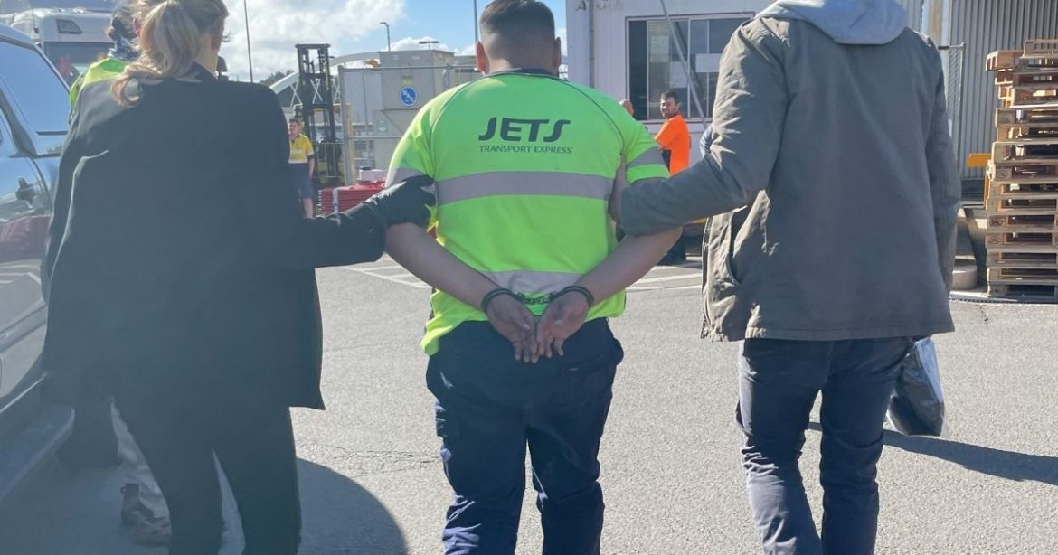 Man arrested after 22 kg of cocaine seized at Sydney Airport