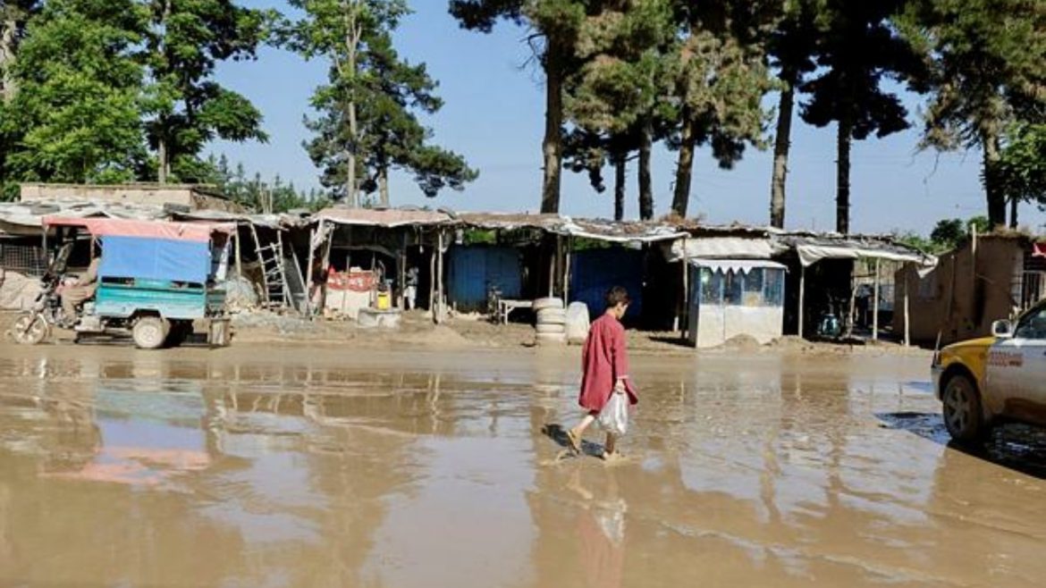 Flash flood kills 1, injures 4 in Afghanistan’s Farah province