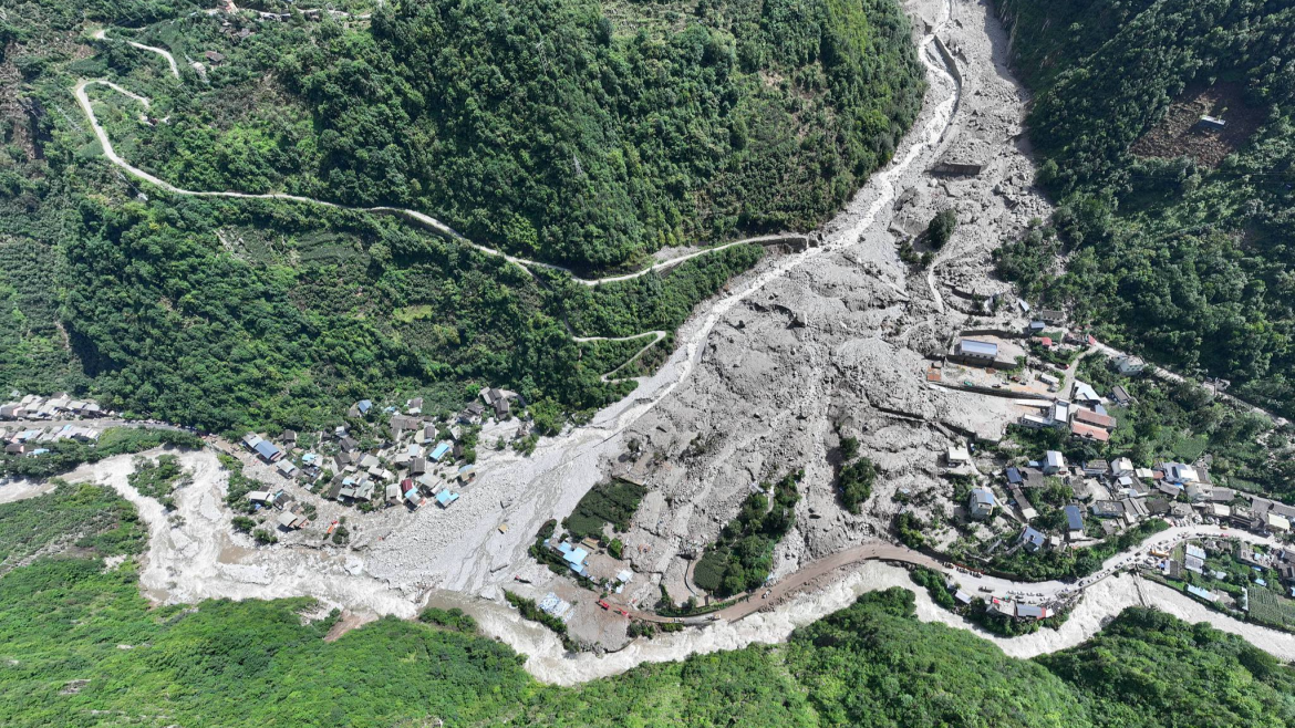 China issues red alert for mountain torrents in three provincial-level regions